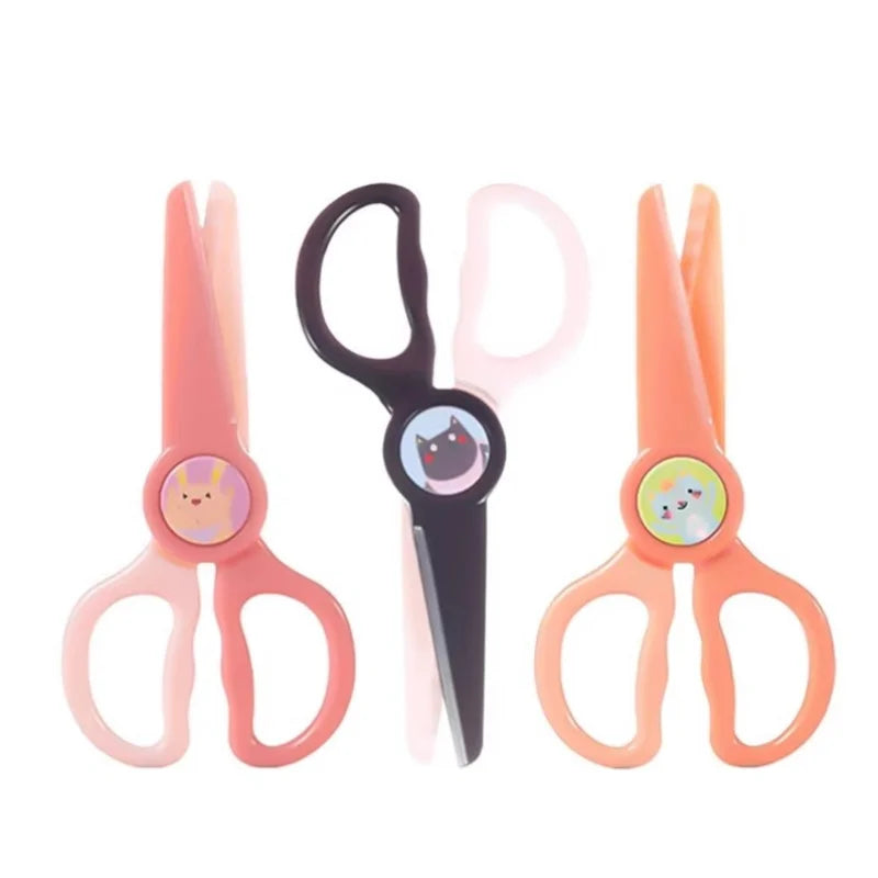 Students and children cut DIY handmade scissors carrot cartoon lace scissors do not hurt hands plastic scissors.