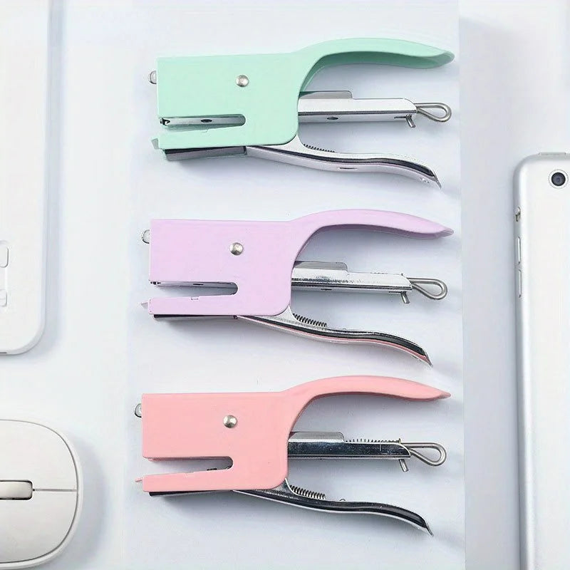1 Pcs Polychromatic Metal Clip Stapler Hand-held Stapler Portable 24/6 Staples Fashion Stationery Office Supplies