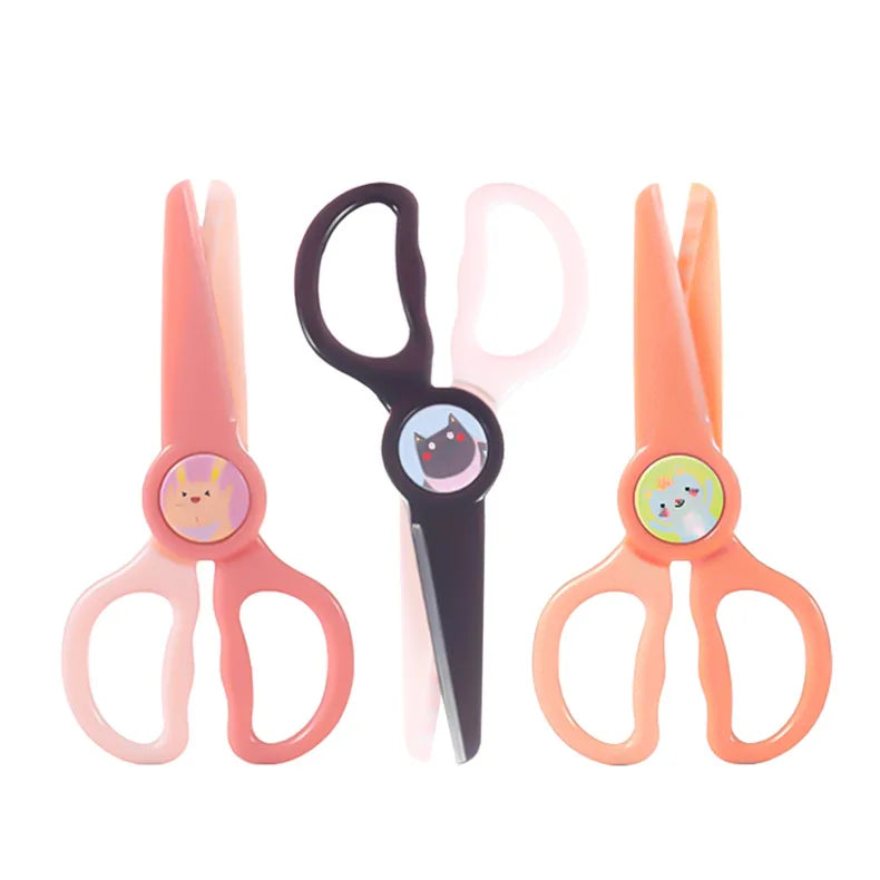 Students and children cut DIY handmade scissors carrot cartoon lace scissors do not hurt hands plastic scissors.