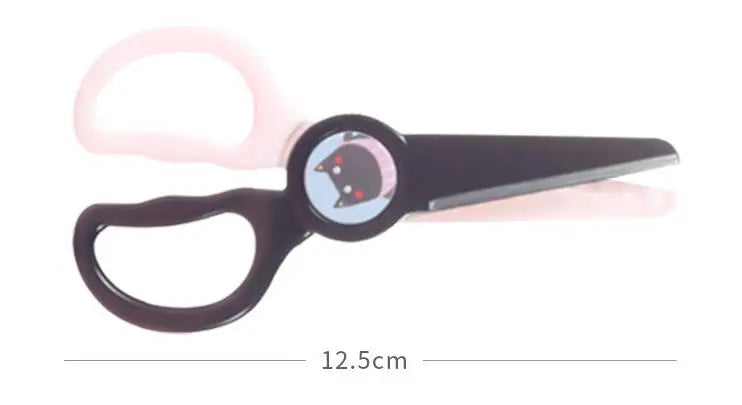 Students and children cut DIY handmade scissors carrot cartoon lace scissors do not hurt hands plastic scissors.