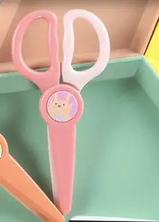 Students and children cut DIY handmade scissors carrot cartoon lace scissors do not hurt hands plastic scissors.